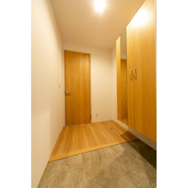 ※写真は同タイプ住戸です。(玄関)