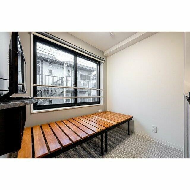 Wi-Fi使用無料！ベッドフレーム/テレビ/洗濯機/冷蔵庫つき！※同タイプ別部屋写真(居間)