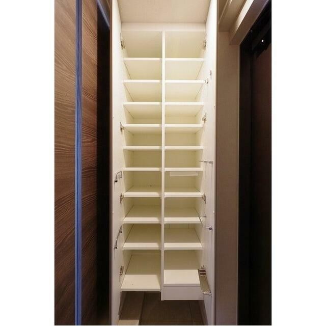 シューズボックス