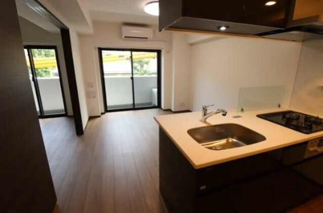 ※別号室のため室内フローリング等配色が異なります。(キッチン)