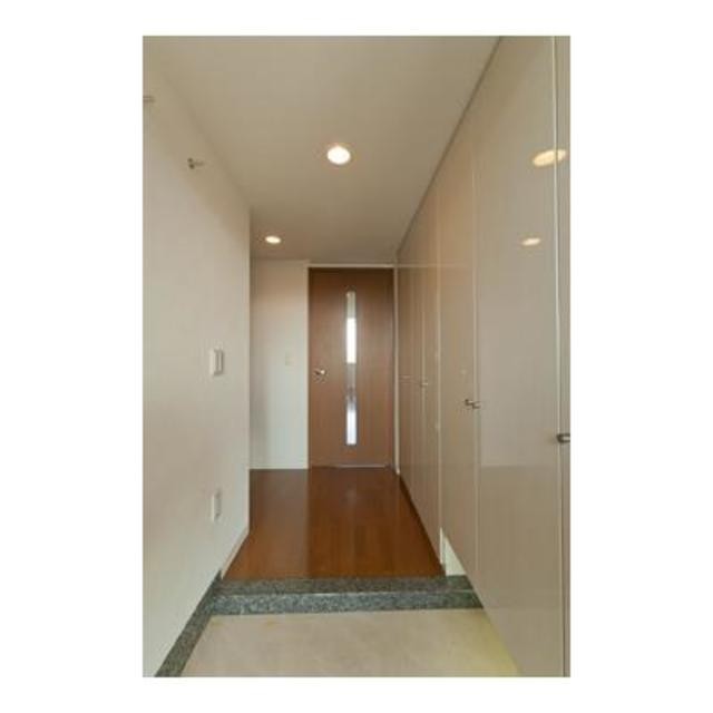 ※写真は同タイプ住戸です。(玄関)