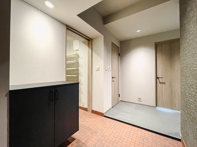 ※写真は同タイプ住戸です。(玄関)