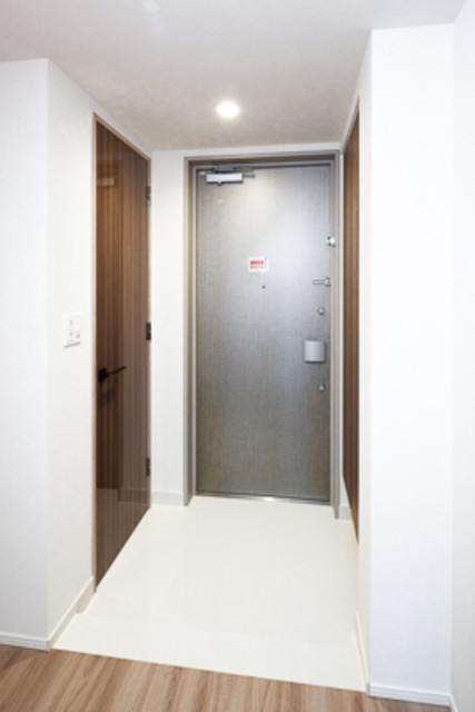 ※写真は同タイプ住戸です。(玄関)