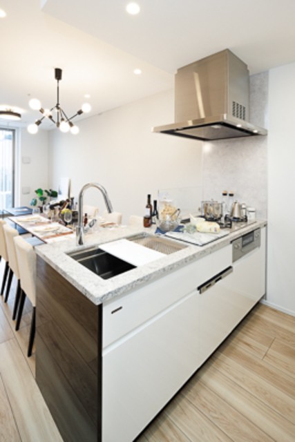 ※写真は同タイプ住戸です。(キッチン)