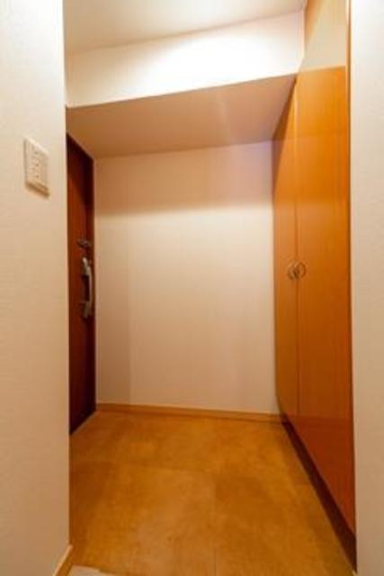 ※写真は同タイプ住戸です。(玄関)