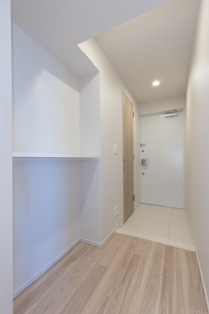 ※写真は同タイプ住戸です。(玄関)