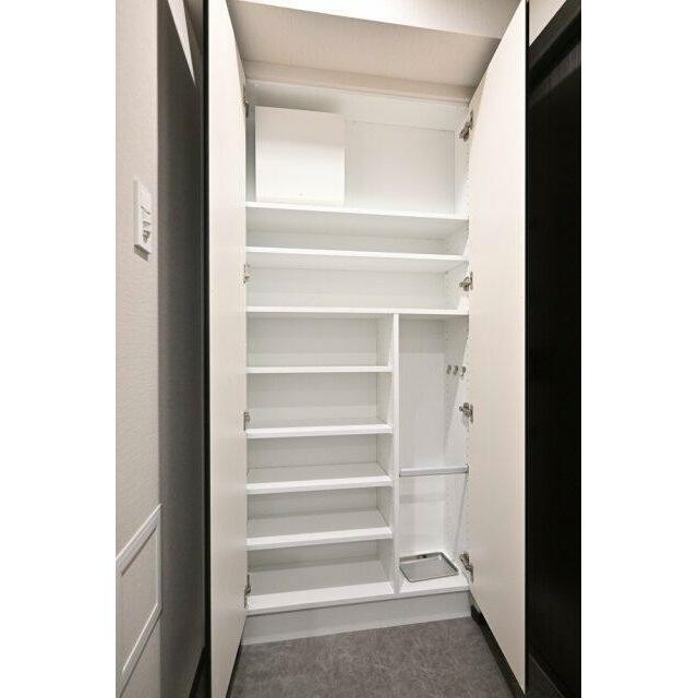 シューズボックス