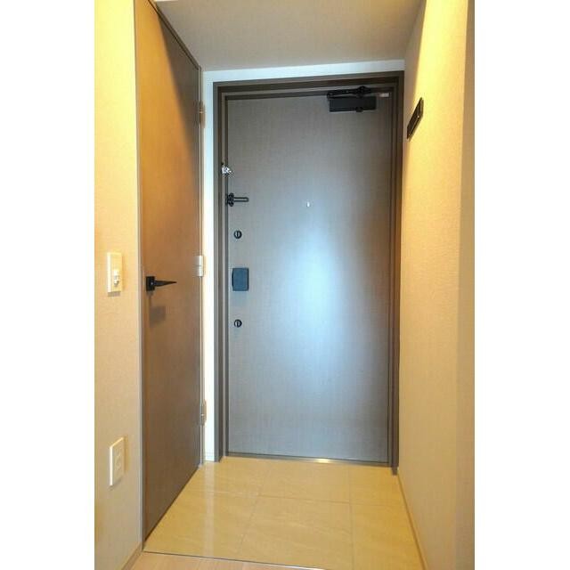 ※写真は同タイプ住戸です。(玄関)