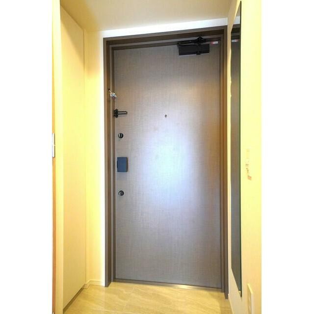 ※写真は同タイプ住戸です。(玄関)