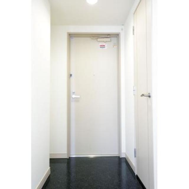 ※写真は同タイプ住戸です。(玄関)