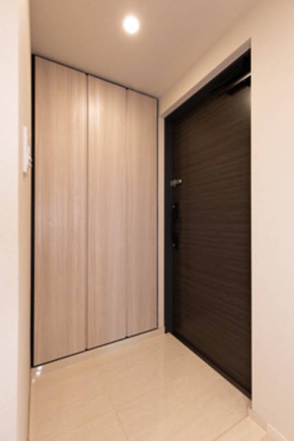 ※写真は同タイプ住戸です。(玄関)