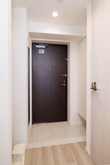 ※写真は同タイプ住戸です。(玄関)