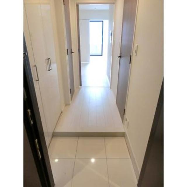 ※写真は同タイプ住戸です。(玄関)