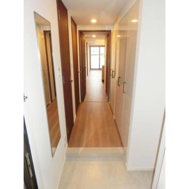 ※写真は同タイプ住戸です。(玄関)