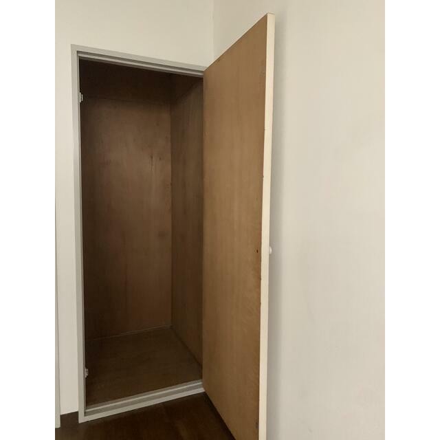 洋6畳（左）の部屋になります。(内装)