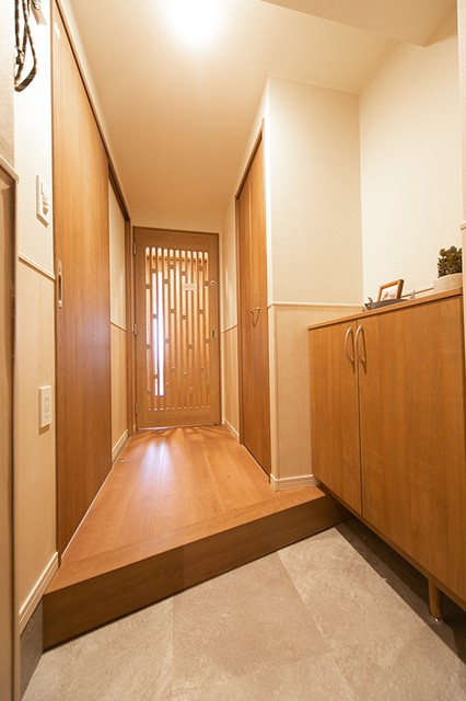 ※写真は同タイプ住戸です。(玄関)