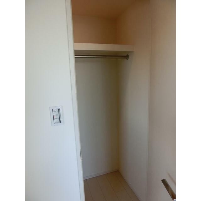 ウォークインクローゼット(内装)