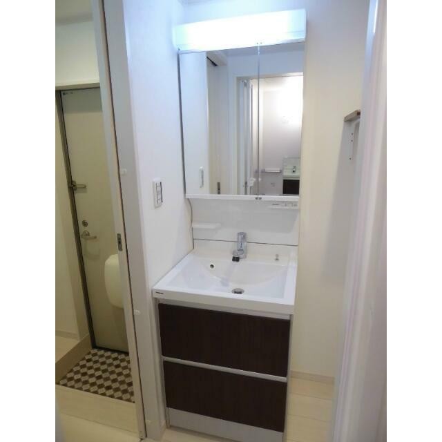 シャンプードレッサーが標準装備！身支度が快適に！(内装)