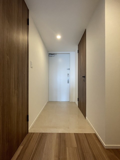 ※写真は同タイプ住戸です。(玄関)