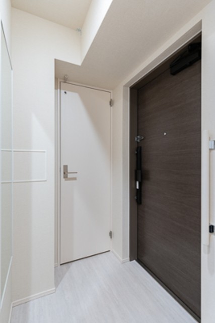 ※写真は同タイプ住戸です。(玄関)