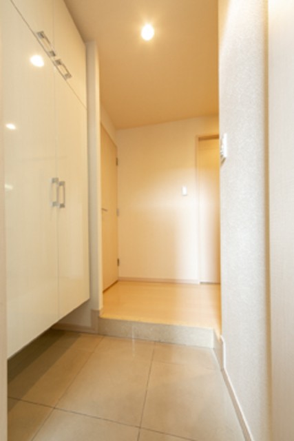 ※写真は同タイプ住戸です。(玄関)