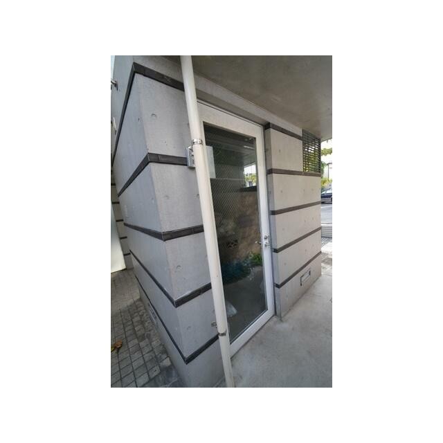 入居者専用ゴミ庫完備！いつでもゴミ捨て可能です。