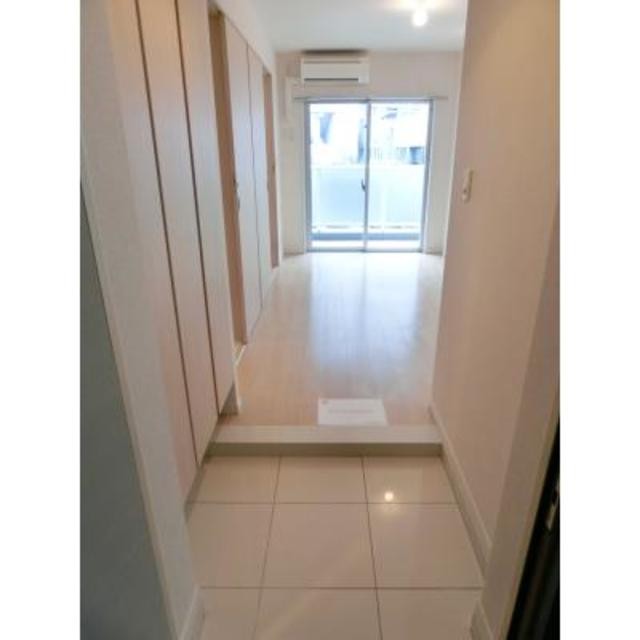 ※写真は同タイプ住戸です。(玄関)