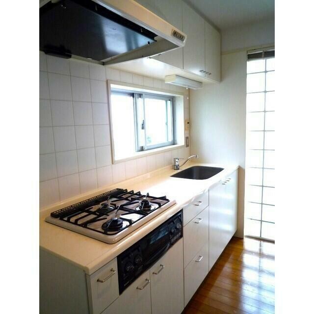 システムキッチン（3口ガスコンロ・グリル付）で広々♪(キッチン)