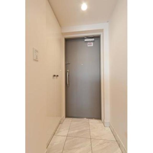 ※写真は同タイプ住戸です。(玄関)