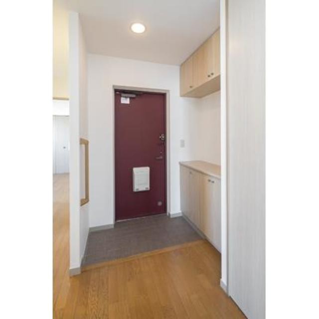 ※写真は同タイプ住戸です。(玄関)