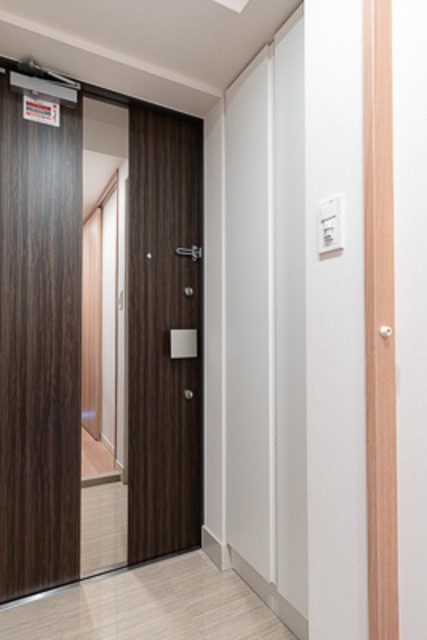 ※写真は同タイプ住戸です。(玄関)