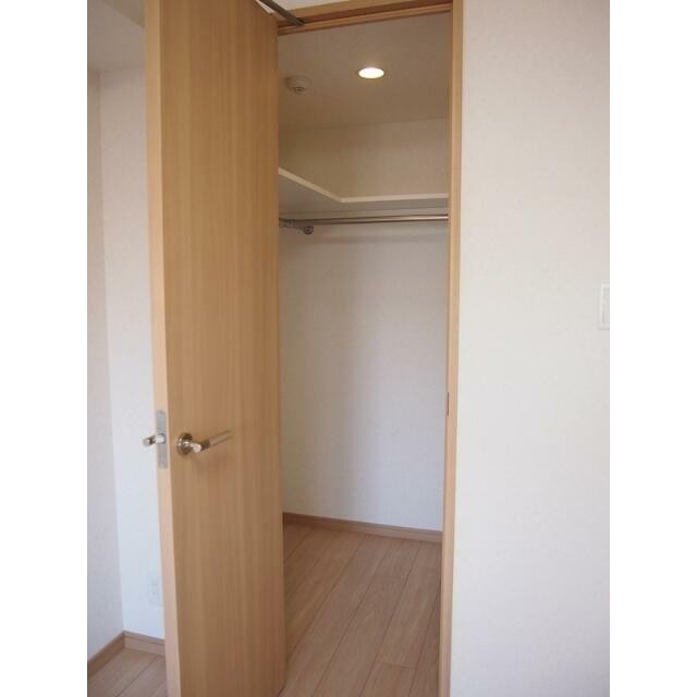 ウォークインクローゼット(内装)