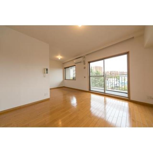 ※写真は同タイプ住戸です。(居間)