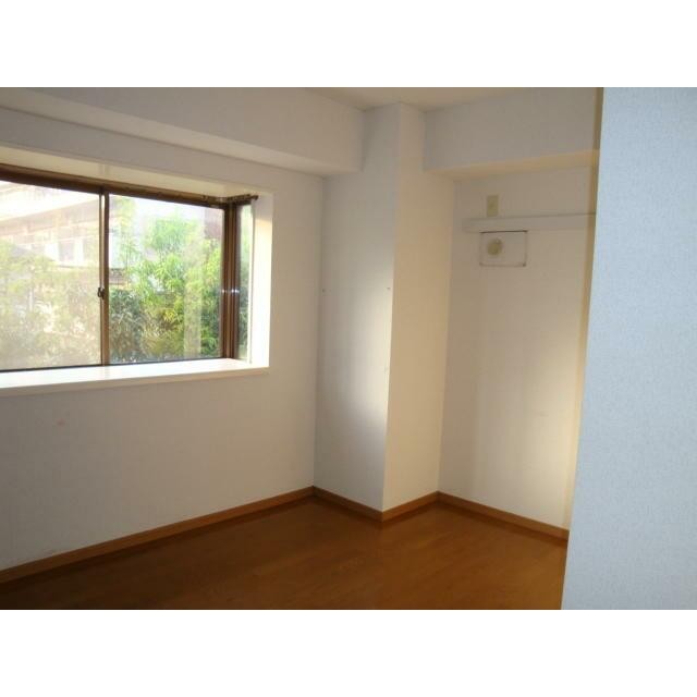 北西角の洋室です。