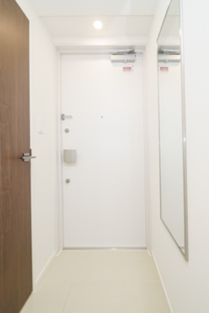 ※写真は同タイプ住戸です。(玄関)