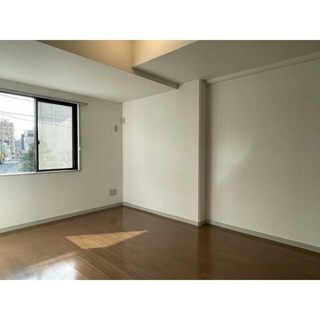 洋室7.4帖(居間)