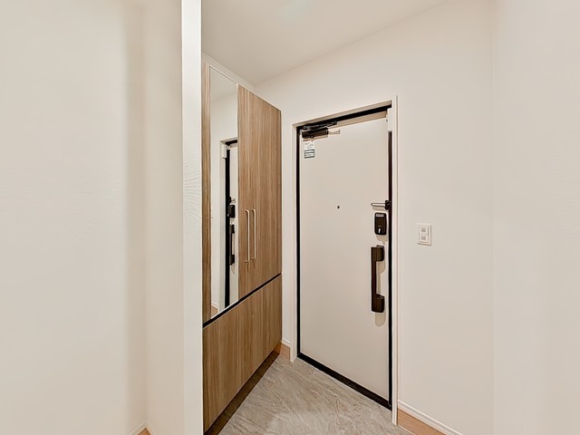 ※写真は同タイプ住戸です。(玄関)