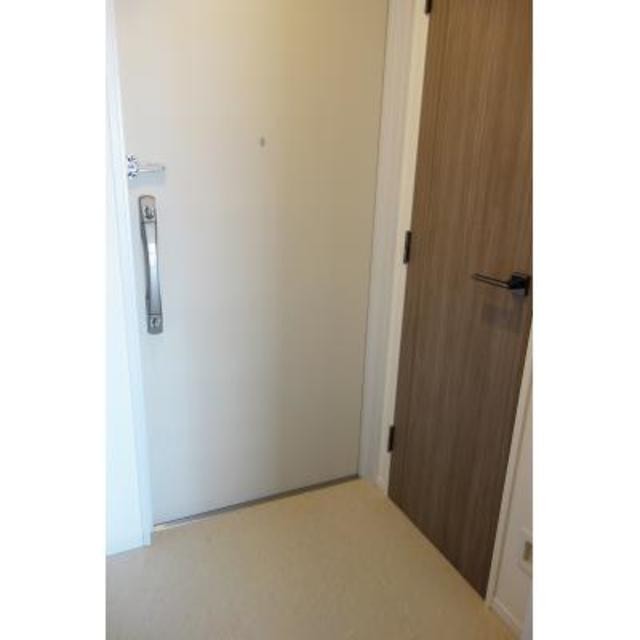 ※写真は同タイプ住戸です。(玄関)