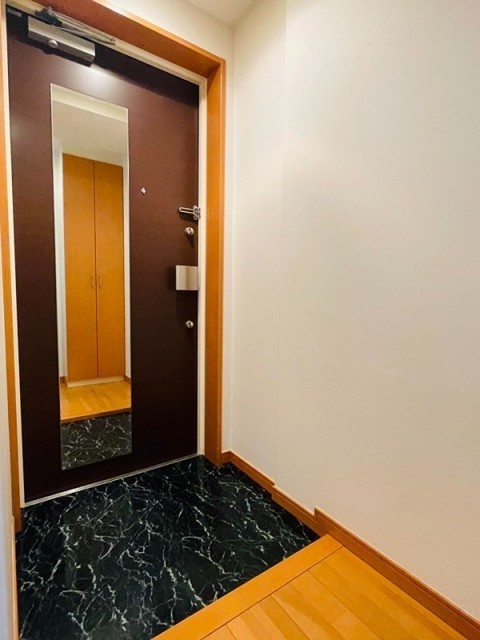 ※同仕様写真(玄関)