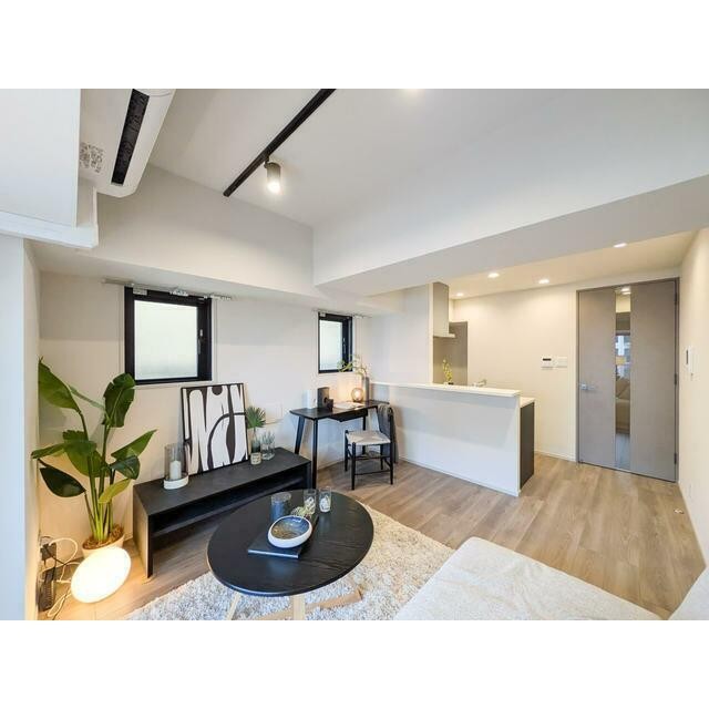 【家具・家電の備え付けはありません】(居間)