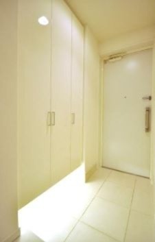 ※同仕様写真含む(玄関)