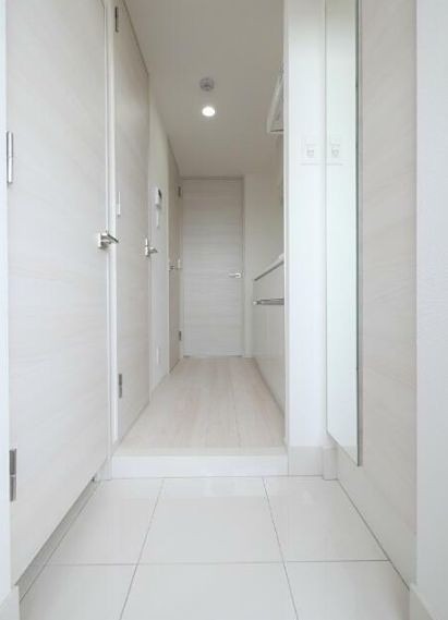 ※同仕様写真含む(玄関)