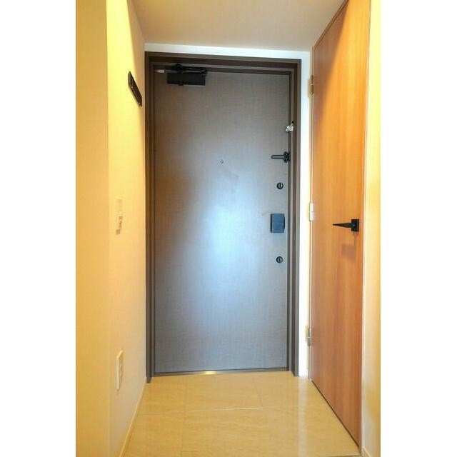 ※写真は同タイプ住戸です。(玄関)