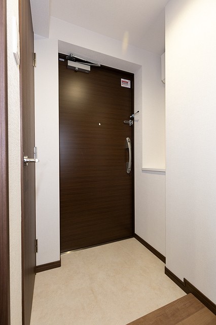 ※写真は同タイプ住戸です。(玄関)