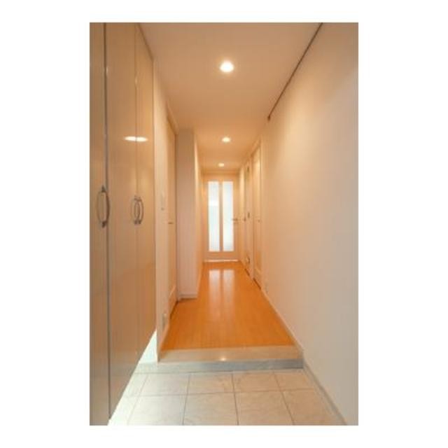 ※写真は同タイプ住戸です。(玄関)