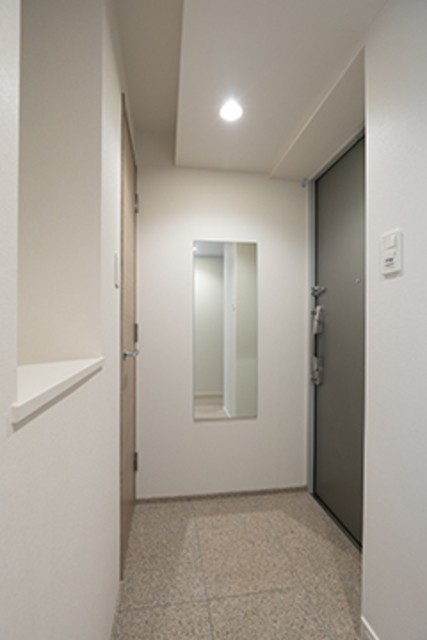 ※写真は同タイプ住戸です。(玄関)