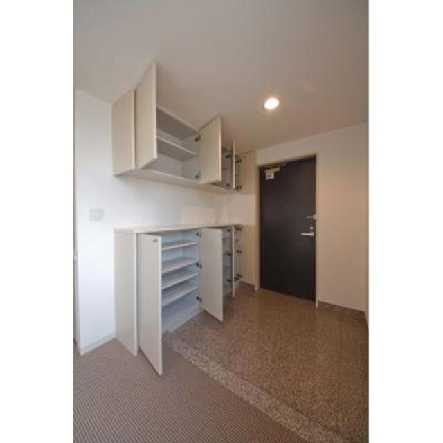 ※写真は同タイプ住戸です。(玄関)