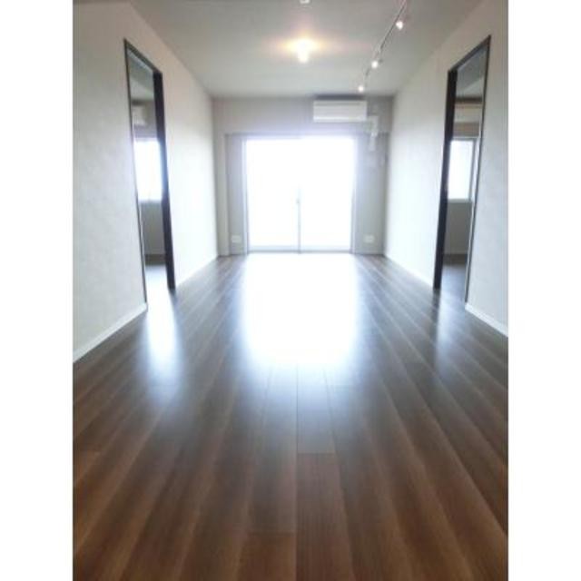 ※写真は同タイプ住戸です。(居間)