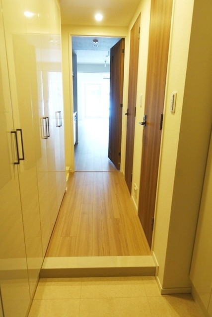 ※写真は同タイプ住戸です。(玄関)