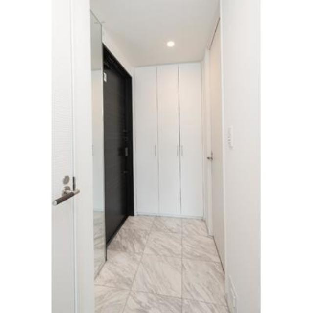 ※写真は同タイプ住戸です。(玄関)